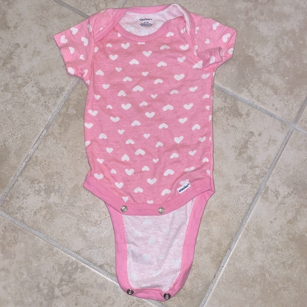 Gerber's Brand New One Piece Snap Bottom Bodysuit Short Sleeved Pink with Hearts